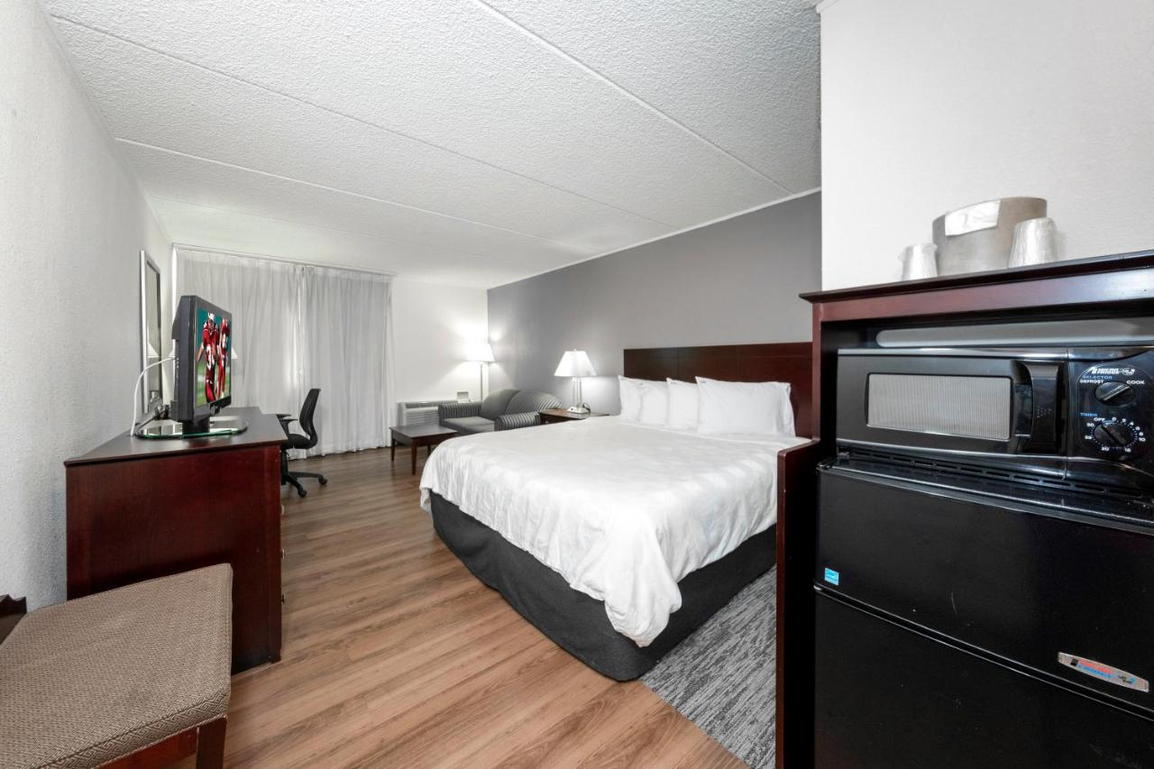 Red Roof Inn PLUS+ Woodbridge - Linden/Carteret , NJ 07008 near Newark Liberty International Airport View Point 20