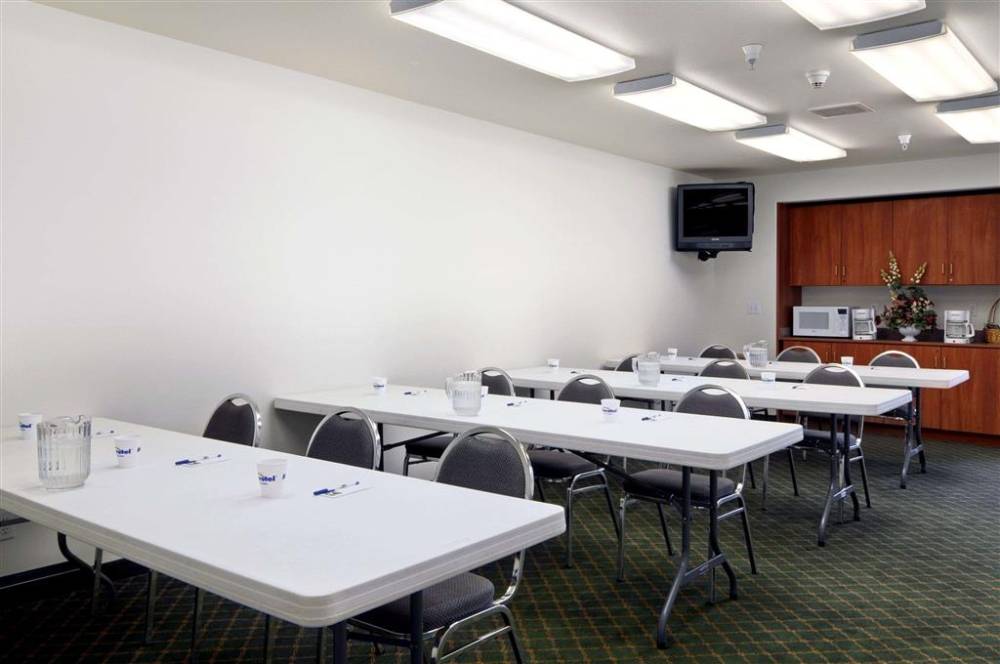 Microtel Eagle River 2